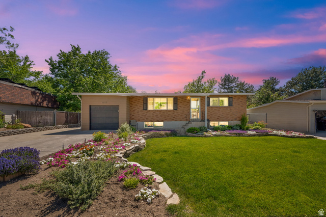 1142 E Turquoise Way
                     MLS #2165029