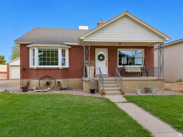 Main photo for 877 N Main St