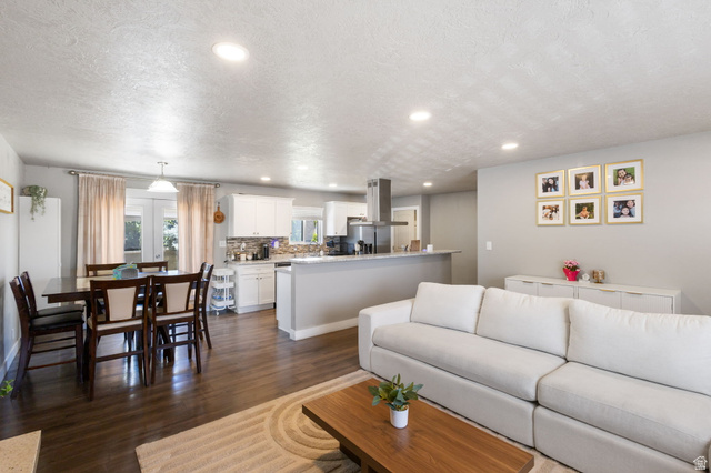 3770 W El Glen Ave Ave
                     MLS #2165137