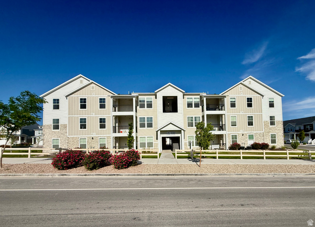 1753 N Festive Way #102
                     MLS #2165185