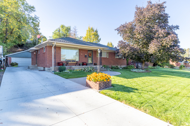695  33rd St
                     MLS #2165194