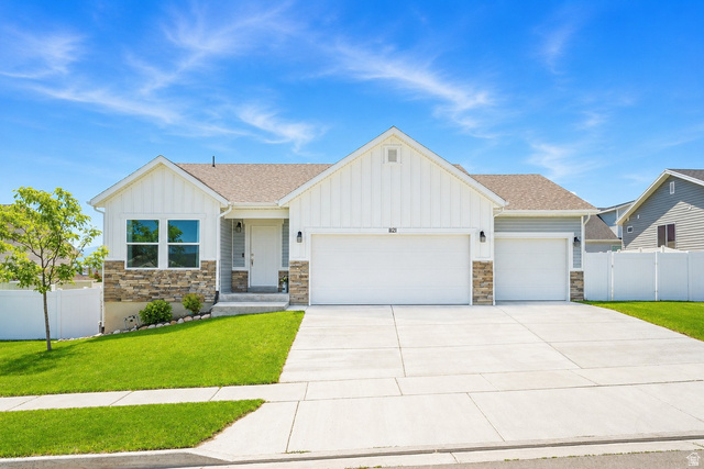 1121 W Honeycomb Dr
                     MLS #2165475