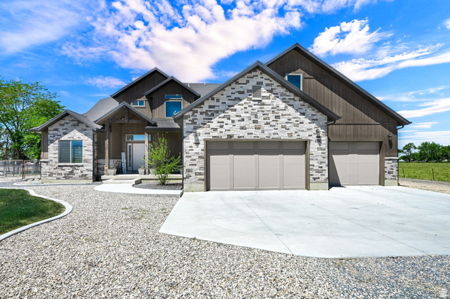 643 S 4100 W
                     MLS #2165685