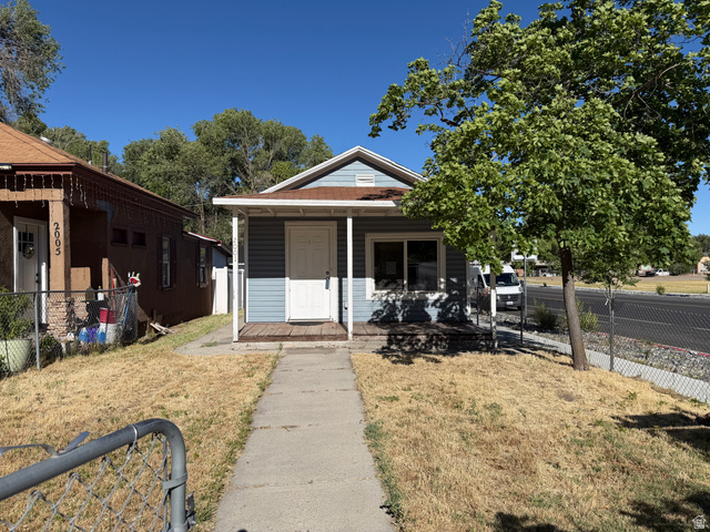2001  Jackson Ave
                     MLS #2165709