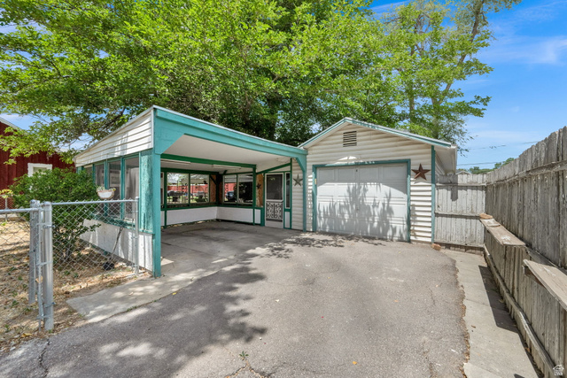 1634 W Russett Ave
                     MLS #2165940