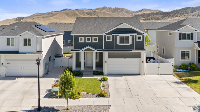 4582 E Flower Pt
                     MLS #2166148
