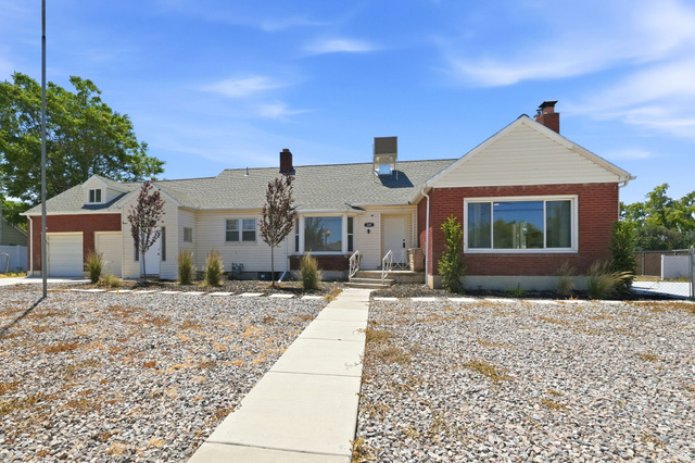 220 E Greenwood Ave
                     MLS #2166192