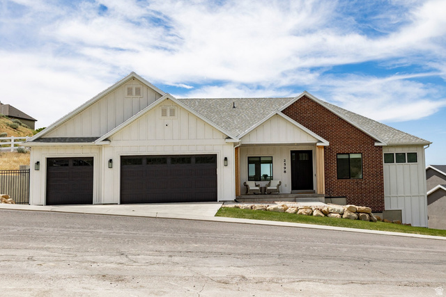 2598 S Hawk Dr
                     MLS #2166272