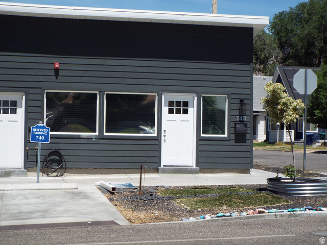 740  28th St
                     MLS #2166363