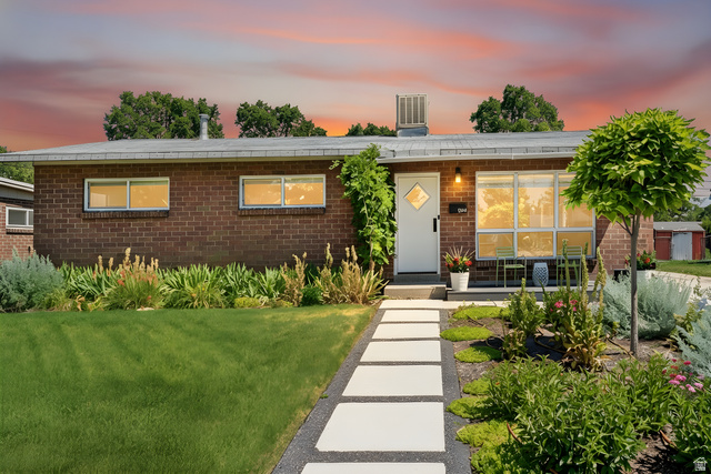 1374 W Dupont Ave
                     MLS #2166383