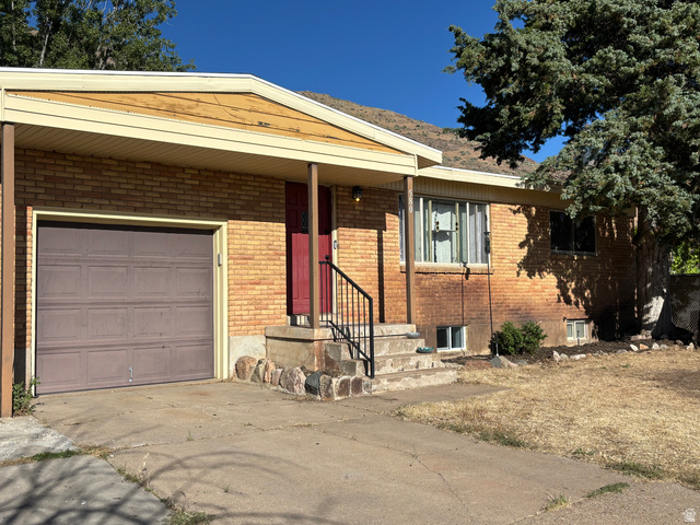 580  Simoron Dr
                     MLS #2166413