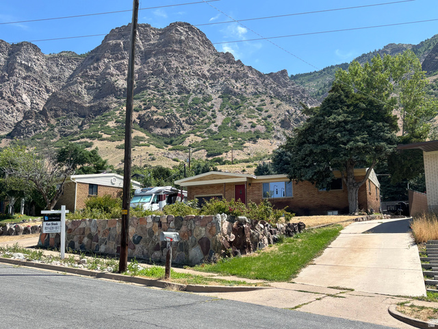 580  Simoron Dr
                     MLS #2166413