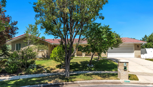 1602 E NICKLAUS CIR, Sandy UT 84092