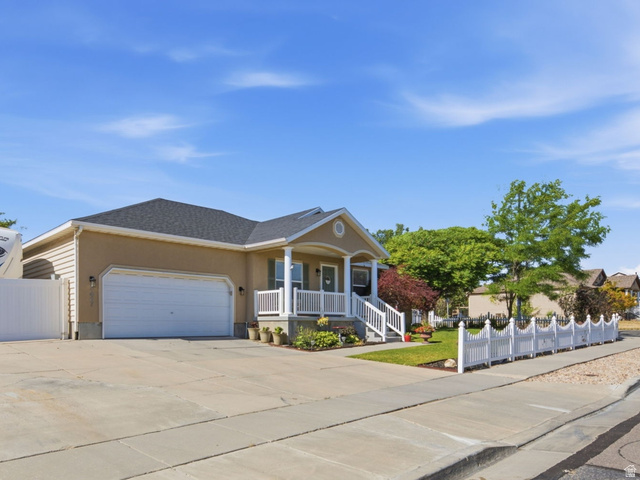 5467 W Mayflower St
                     MLS #2166793