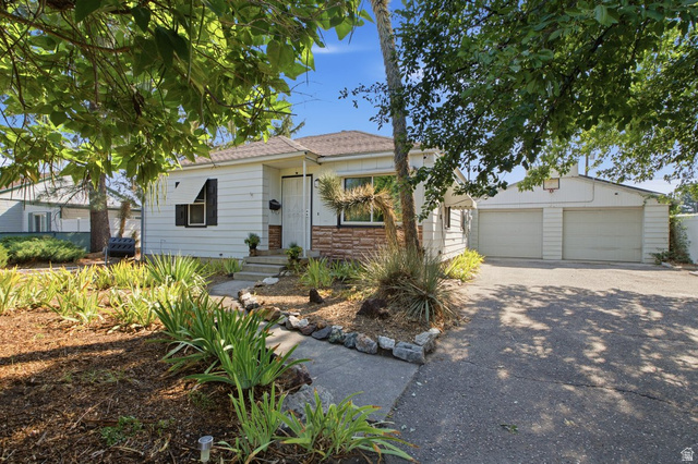 6131 S Cedar St
                     MLS #2166818