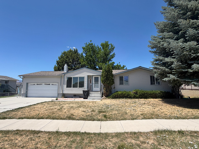 Main photo for 385 N Cottonwood View Dr