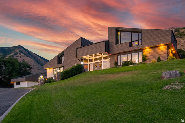 12 N Quiet Meadow Ln
                     MLS #2167039