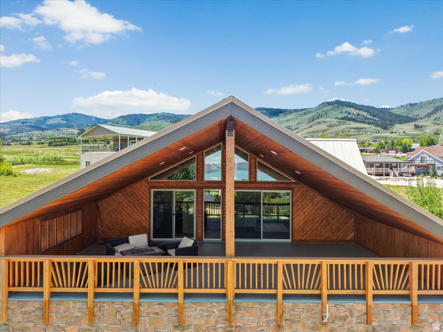 187 Lakeside Dr