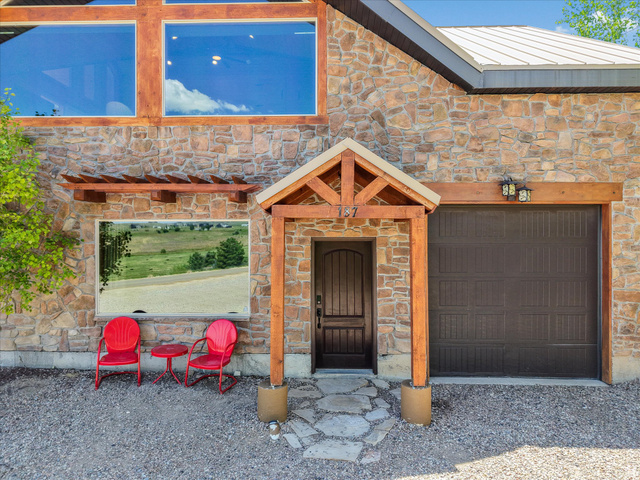 187 Lakeside Dr