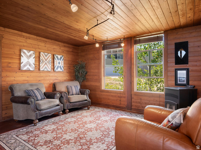 187 Lakeside Dr