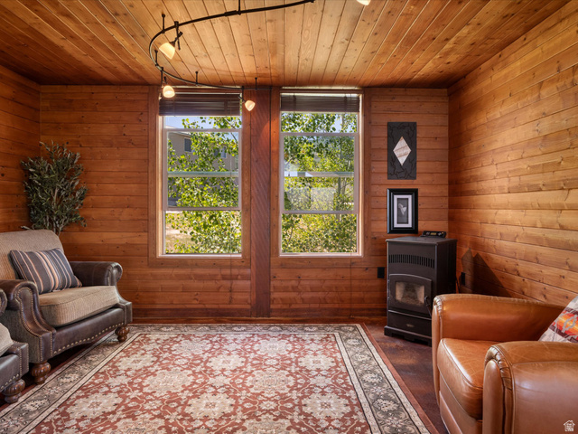 187 Lakeside Dr