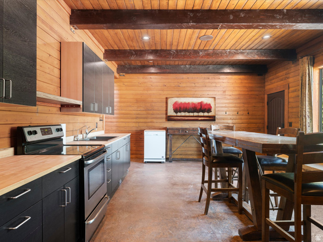 187 Lakeside Dr