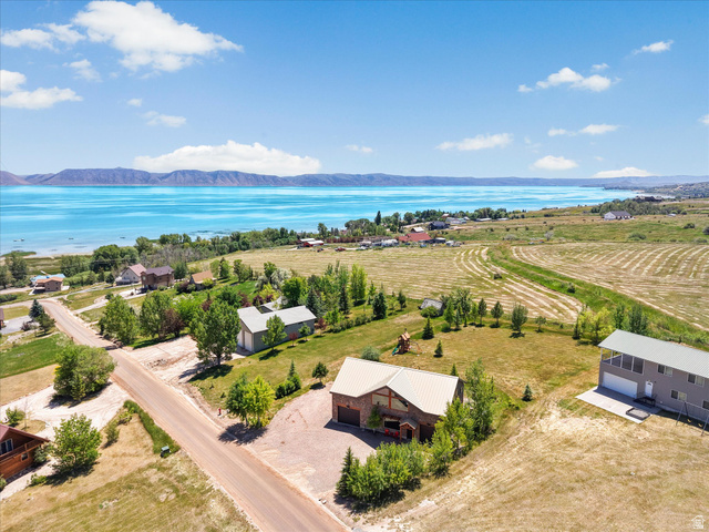 187 Lakeside Dr