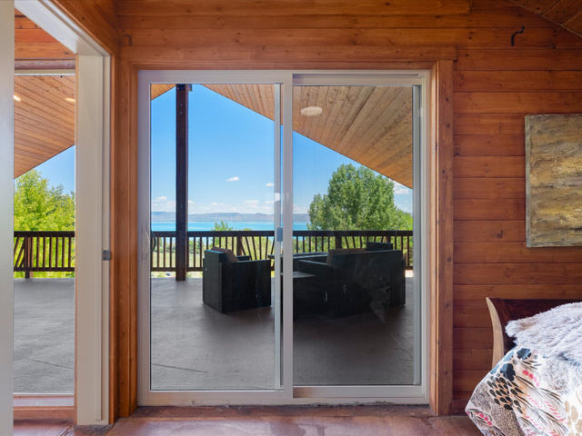 187 Lakeside Dr