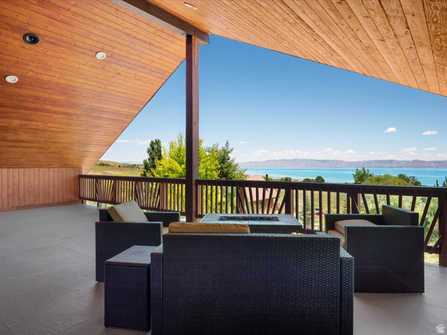 187 Lakeside Dr