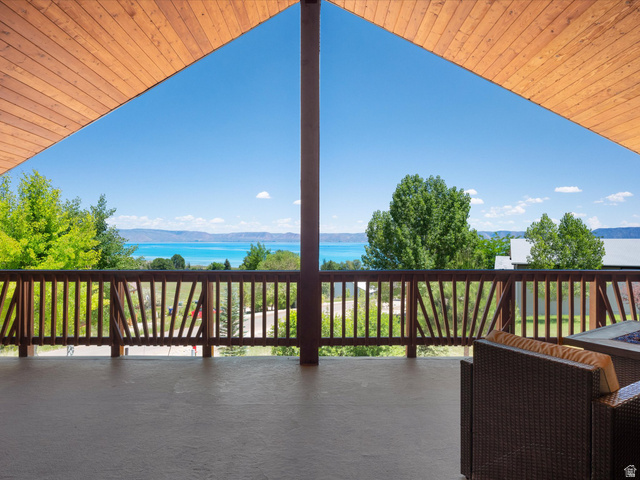 187 Lakeside Dr