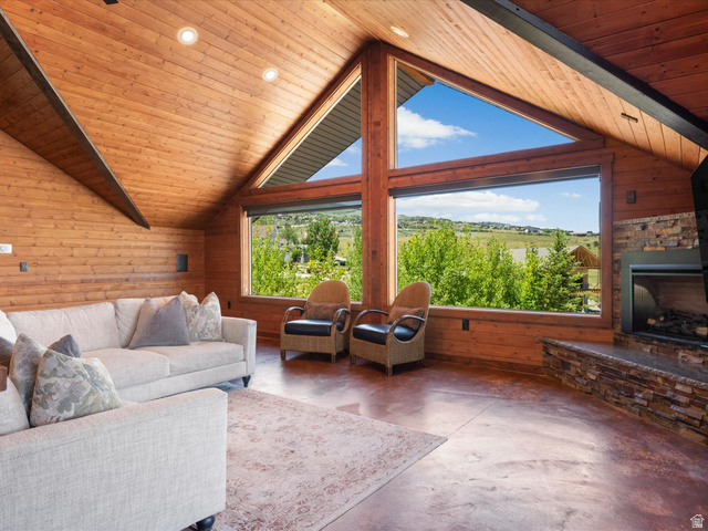 187 Lakeside Dr