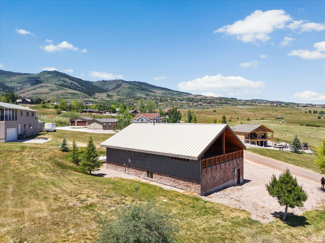 187 Lakeside Dr