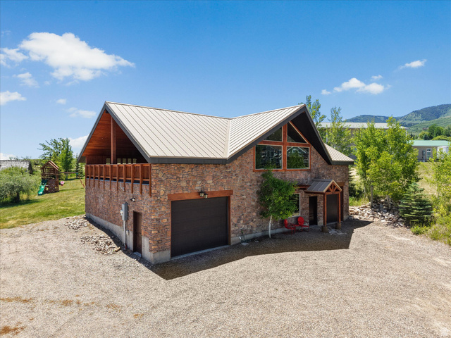 187 Lakeside Dr