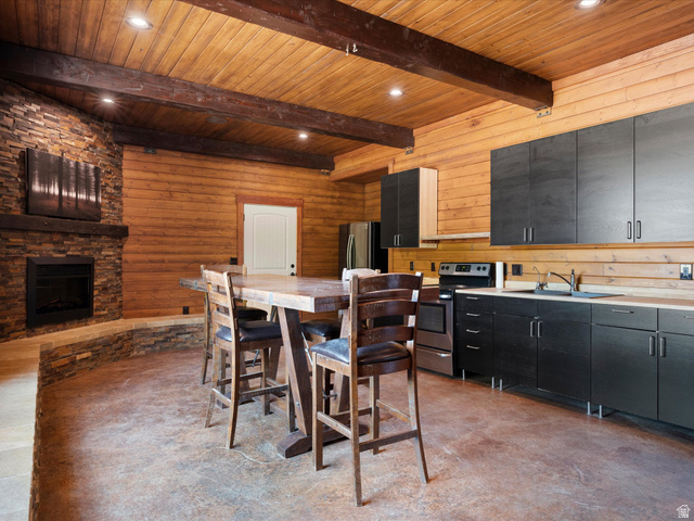 187 Lakeside Dr