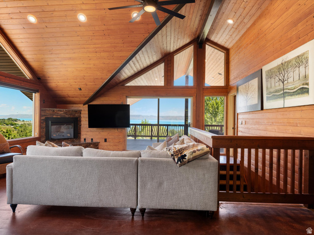 187 Lakeside Dr