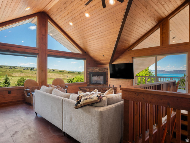 187 Lakeside Dr