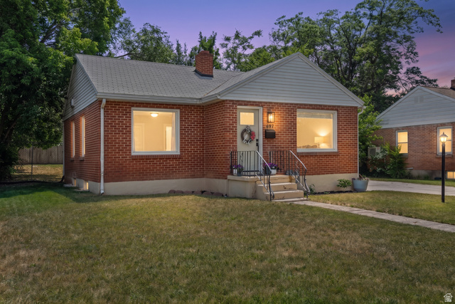 697  37th St
                     MLS #2167566