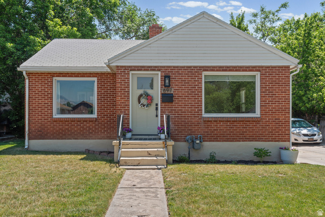 697  37th St
                     MLS #2167566