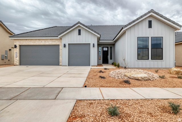 Main photo for 992 W Frank Ave
