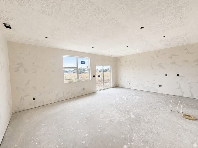 1067 N Summit View Dr, Harrisville, UT 84404 — photo 8