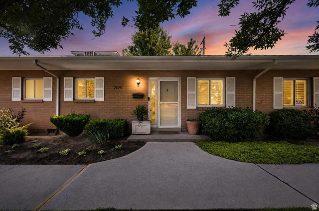 2199 E Carriage Ln #4
                     MLS #2167733