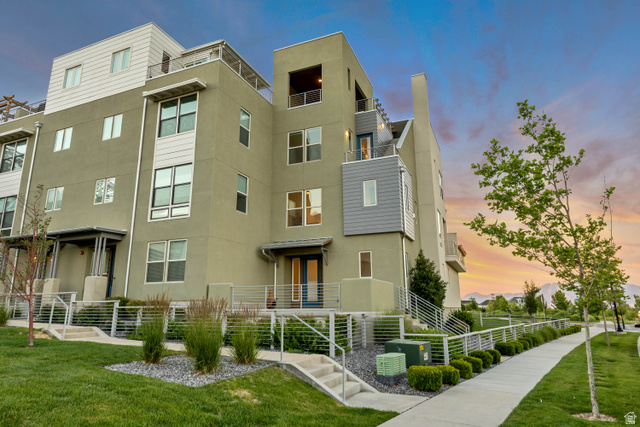 5172 W LAKE AVE, South Jordan UT 84009