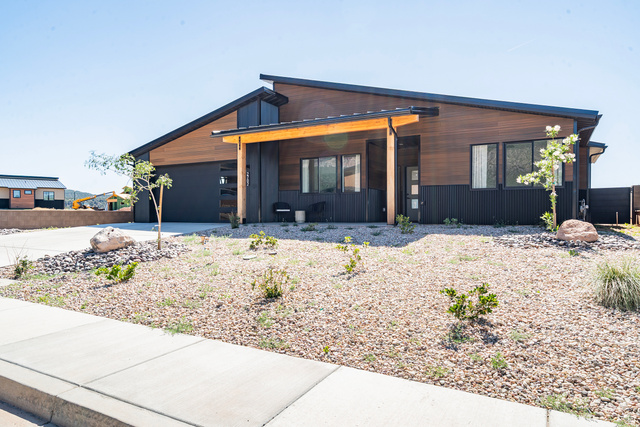 2702 S Mann Ln
                     MLS #2167868