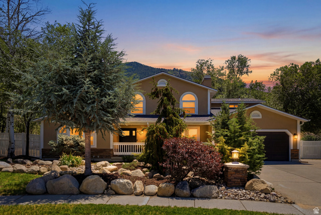 2744 E Woodhampton Cir
                     MLS #2168099