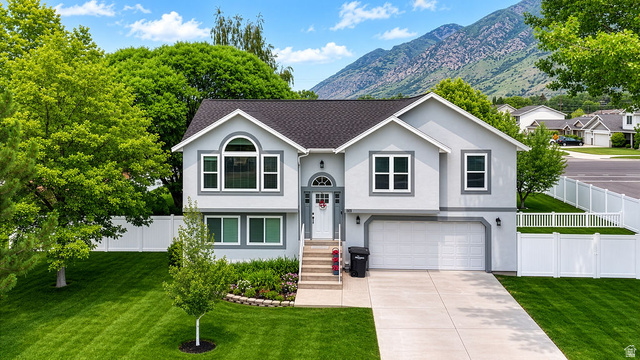 464 W Saddleback Dr
                     MLS #2168110