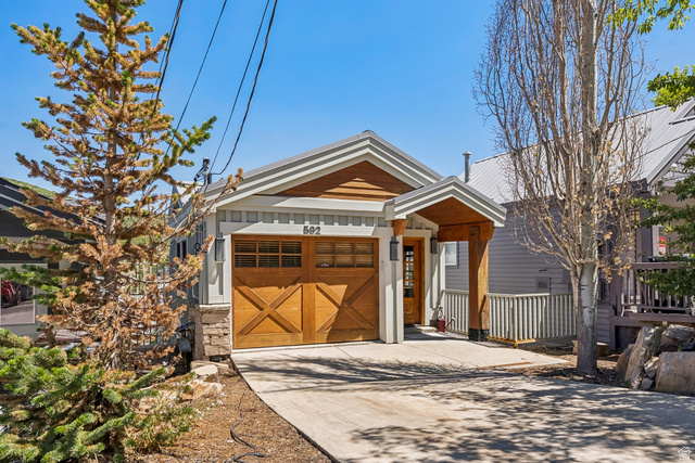 592  Woodside Ave
                     MLS #2168140