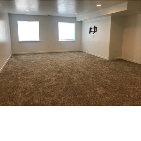 8271 N IRON HORSE DR, Lake Point UT 84074