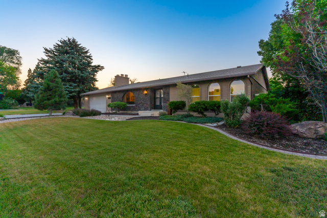 Main photo for 2518 W Carson Ln