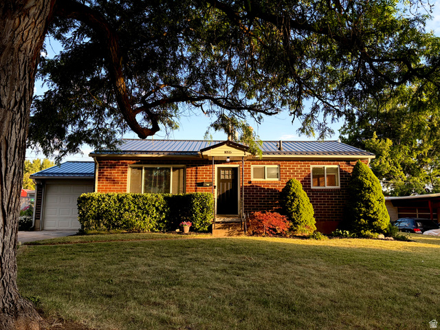 1055 E SHERWOOD DR