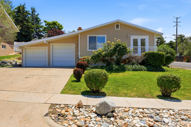 2312 E Cinnabar Ln
                     MLS #2169355